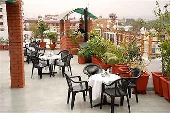 Emerald Garden Club Ltd. Hotel Jaipur Bagian luar foto